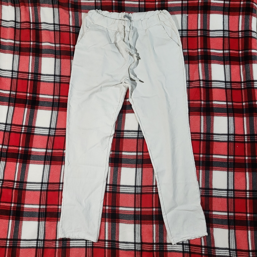 Angela Mara White Trousers with Relaxed Fit and Elastic Waistband Size Medium